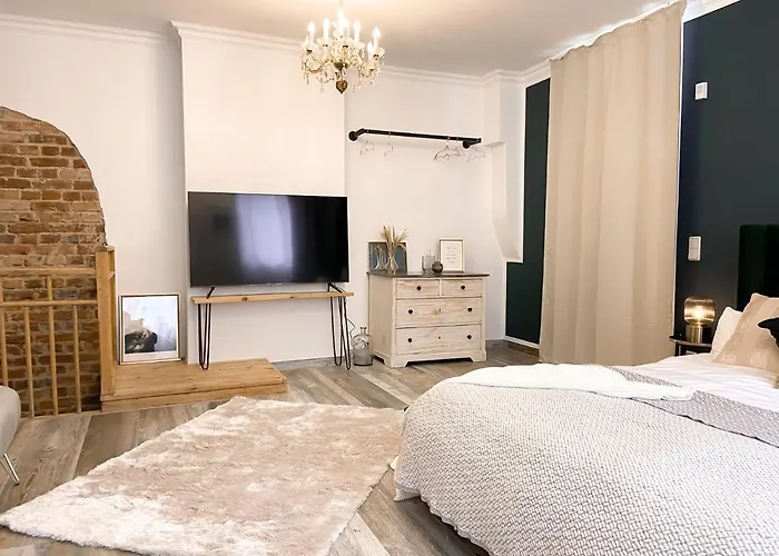 New Deluxe Studio Apartment In Quiet Back House